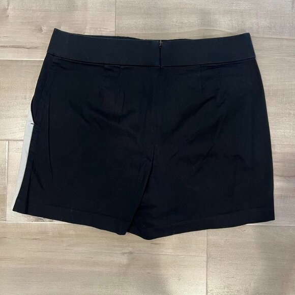 INC Black and white shorts with a touch of glamour - Picture 3 of 3